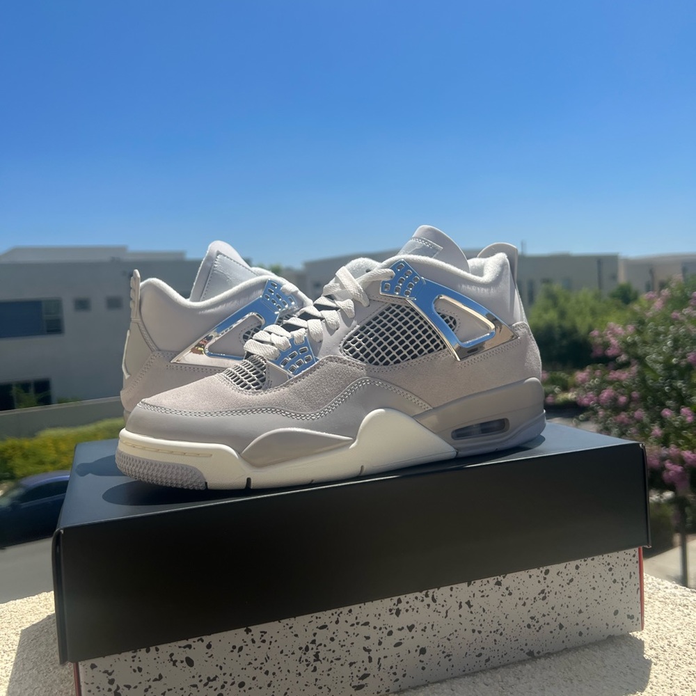 Jordan 4 Frozen Moments